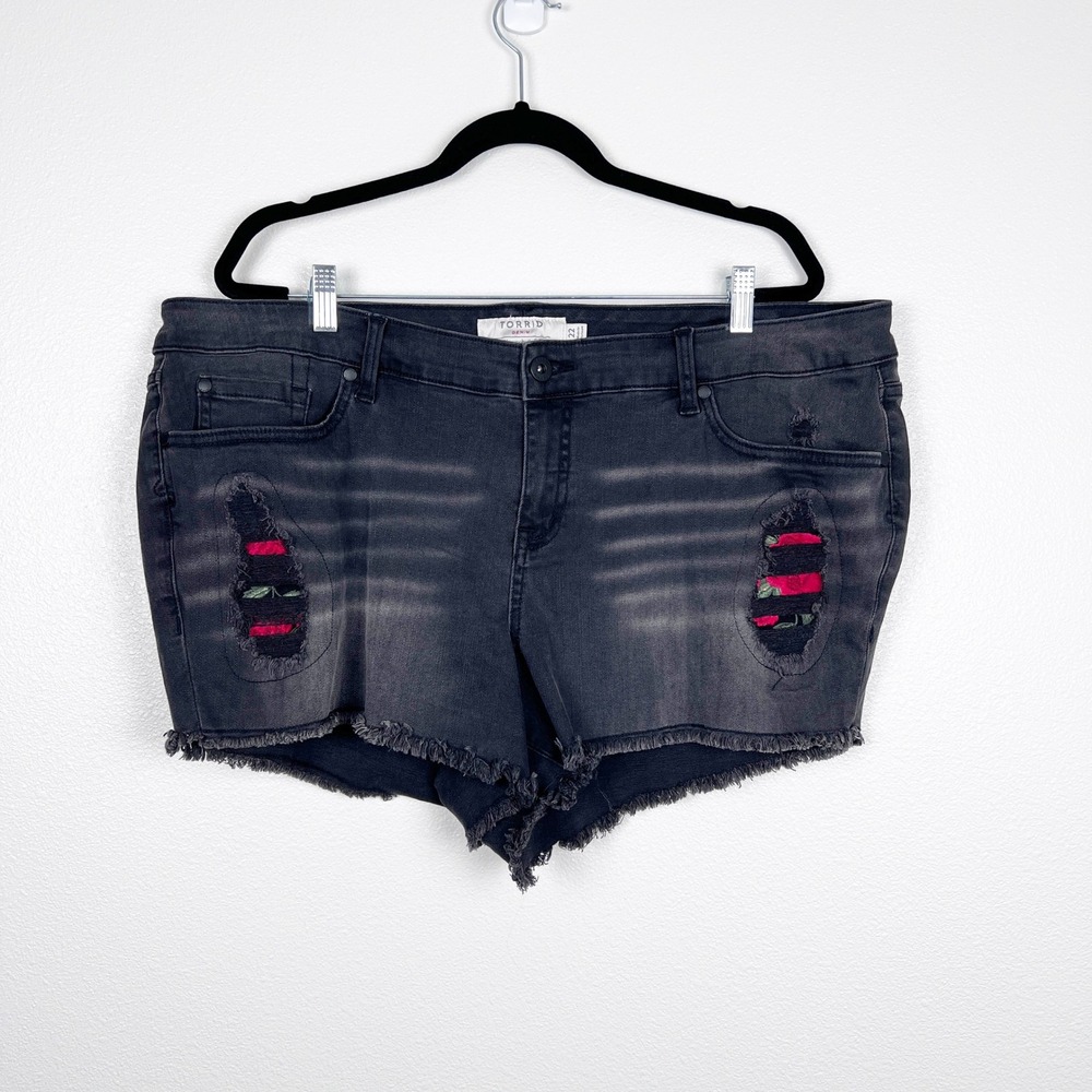 Torrid Womens‎ Black Distressed Rose Detail Cut Off Denim Shorts Plus Size 22